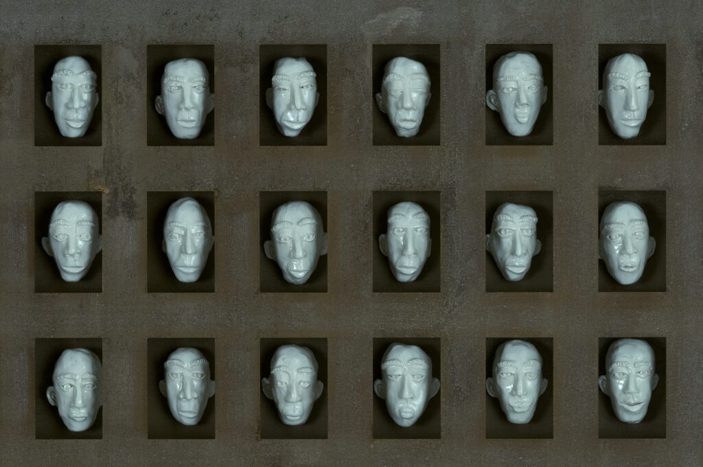 AUSBLICKE II. | Keramik/Eisen | 120x100cm