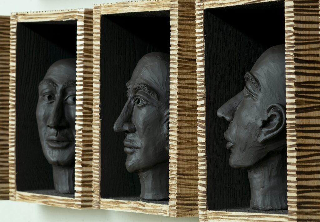 DIE BEOBACHTER | Keramik/Holz | je 25x35cm